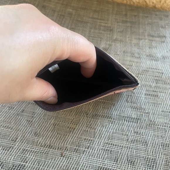 Frida Kahlo Coin Purse (3”H x 4.5”L) - Picture 4 of 5